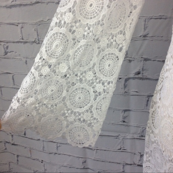 Crown & Ivy White Lace Dress, Size 6 - Picture 4 of 10
